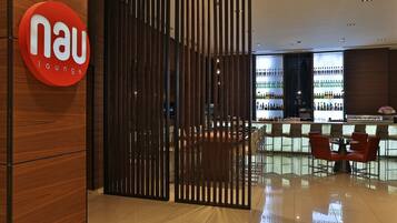 Lobby lounge