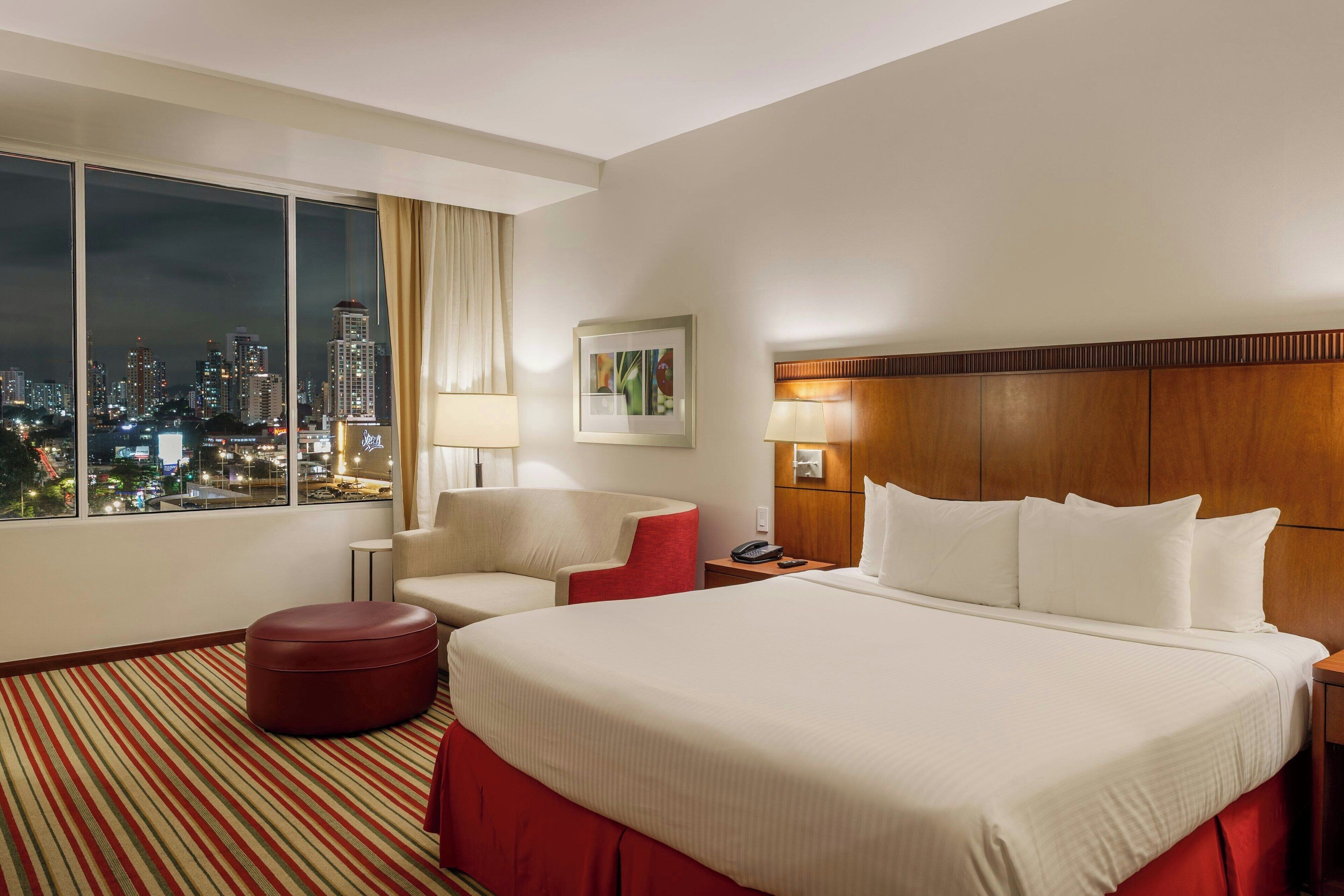 Camera Superior, 1 letto king con divano letto | Biancheria da letto di alta qualità, copriletto in piuma, minibar