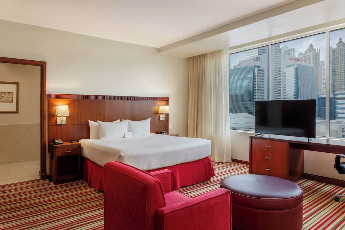 Executive Room, 1 King Bed with Sofa bed, City View | Premium bedding, down comforters, minibar, in-room safe