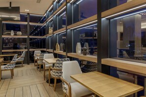 Breakfast, lunch, dinner served; international cuisine