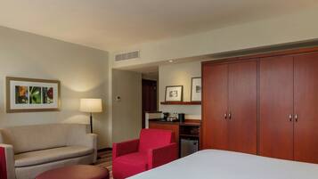 Executive Room, 1 King Bed with Sofa bed, City View | Premium bedding, down comforters, minibar, in-room safe