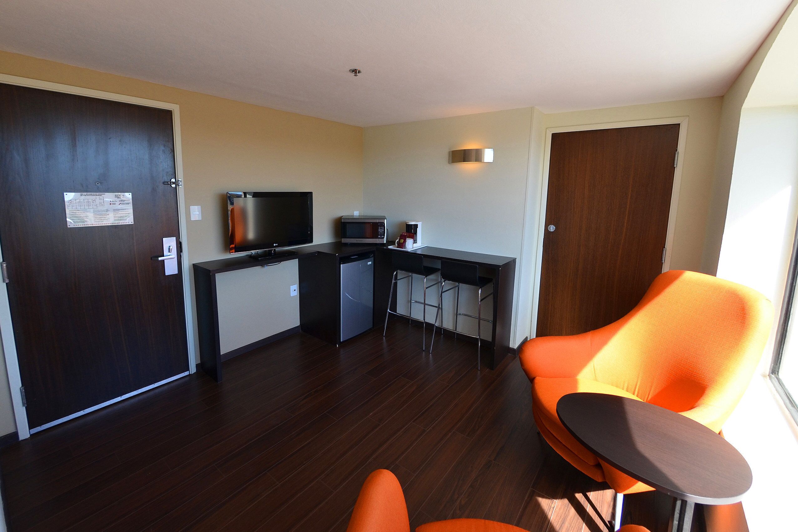 junior suite, 1 king bed | in-room safe, desk, iron/ironing board, free cots/infant beds