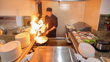 Daily buffet breakfast (MXN 289 per person)