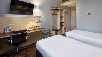 1 Schlafzimmer, Schreibtisch, schallisolierte Zimmer