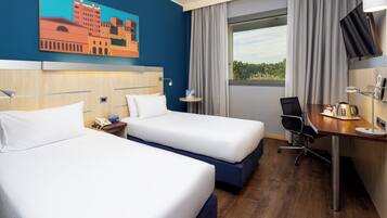 1 quarto, escrivaninha, quartos à prova de som, berços grátis