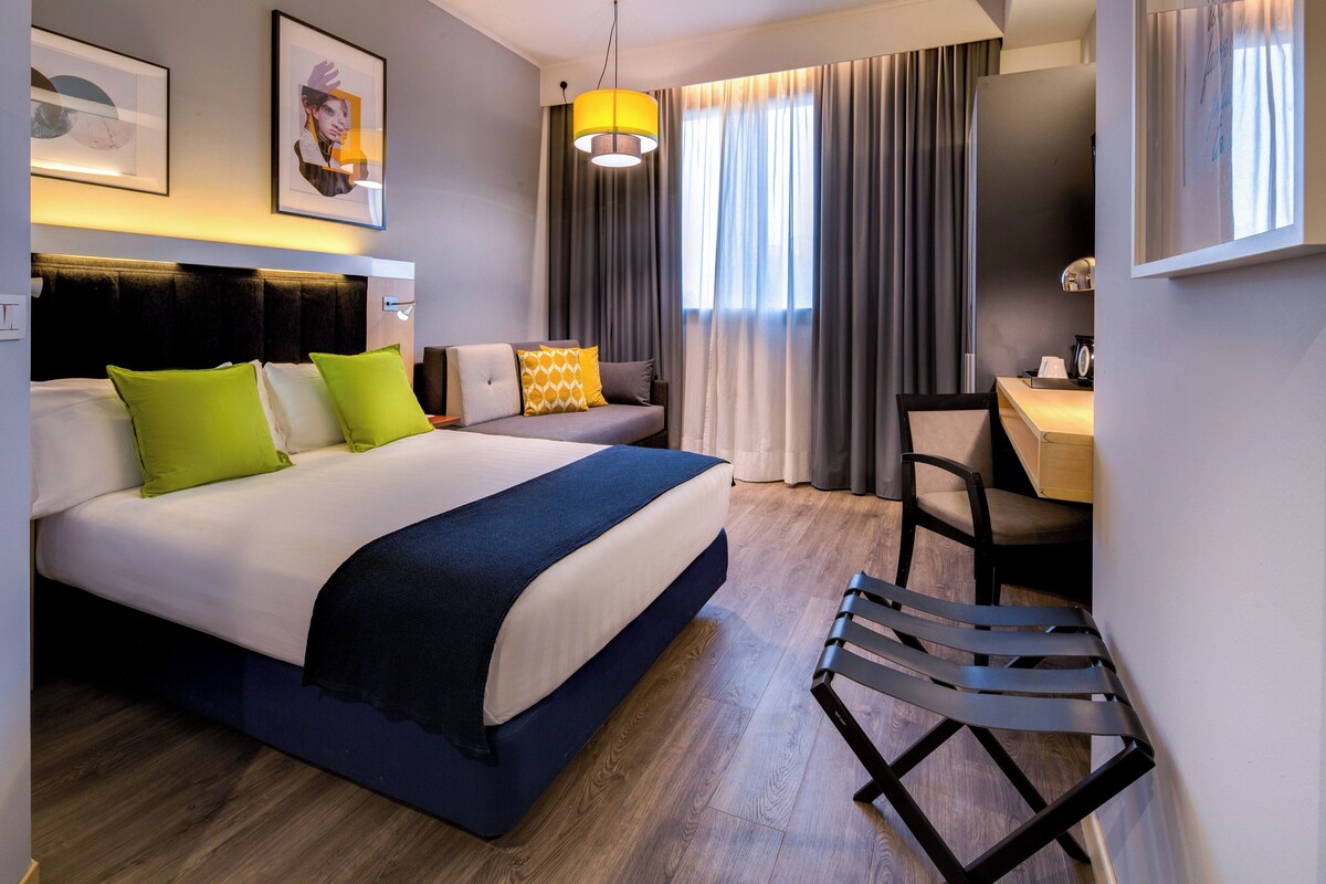 In-room safe, desk, blackout drapes, soundproofing