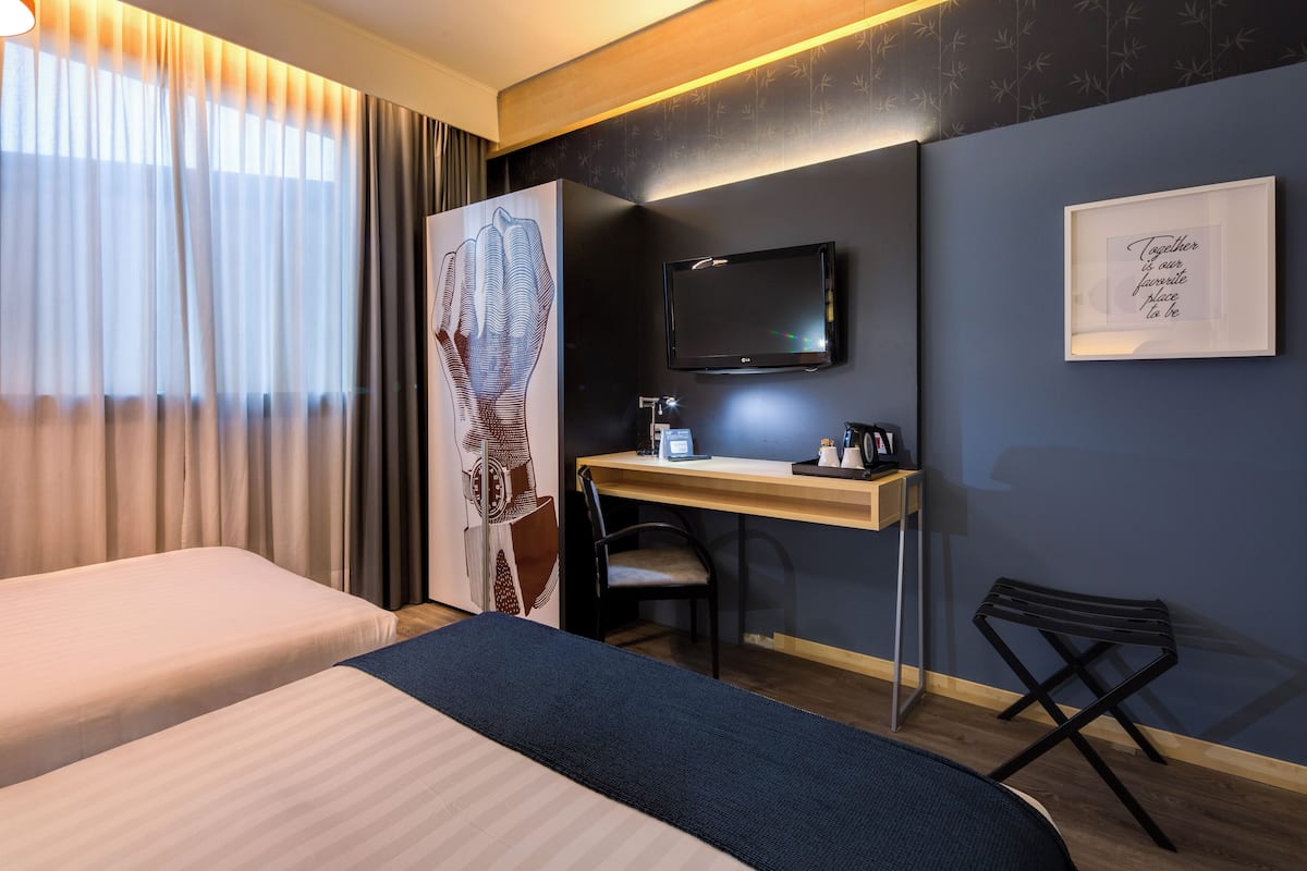 In-room safe, desk, blackout drapes, soundproofing