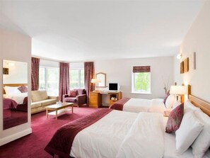 Triple Room | Premium bedding, in-room safe, desk, blackout drapes - Wilton Hotel Bray (Bray)