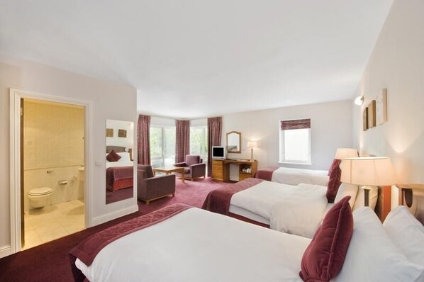 Premium bedding, in-room safe, desk, blackout curtains