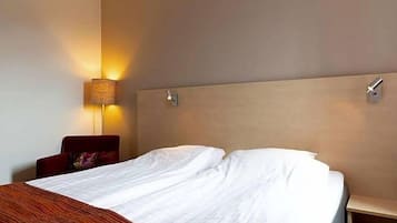 Escritorio, wifi gratis, ropa de cama