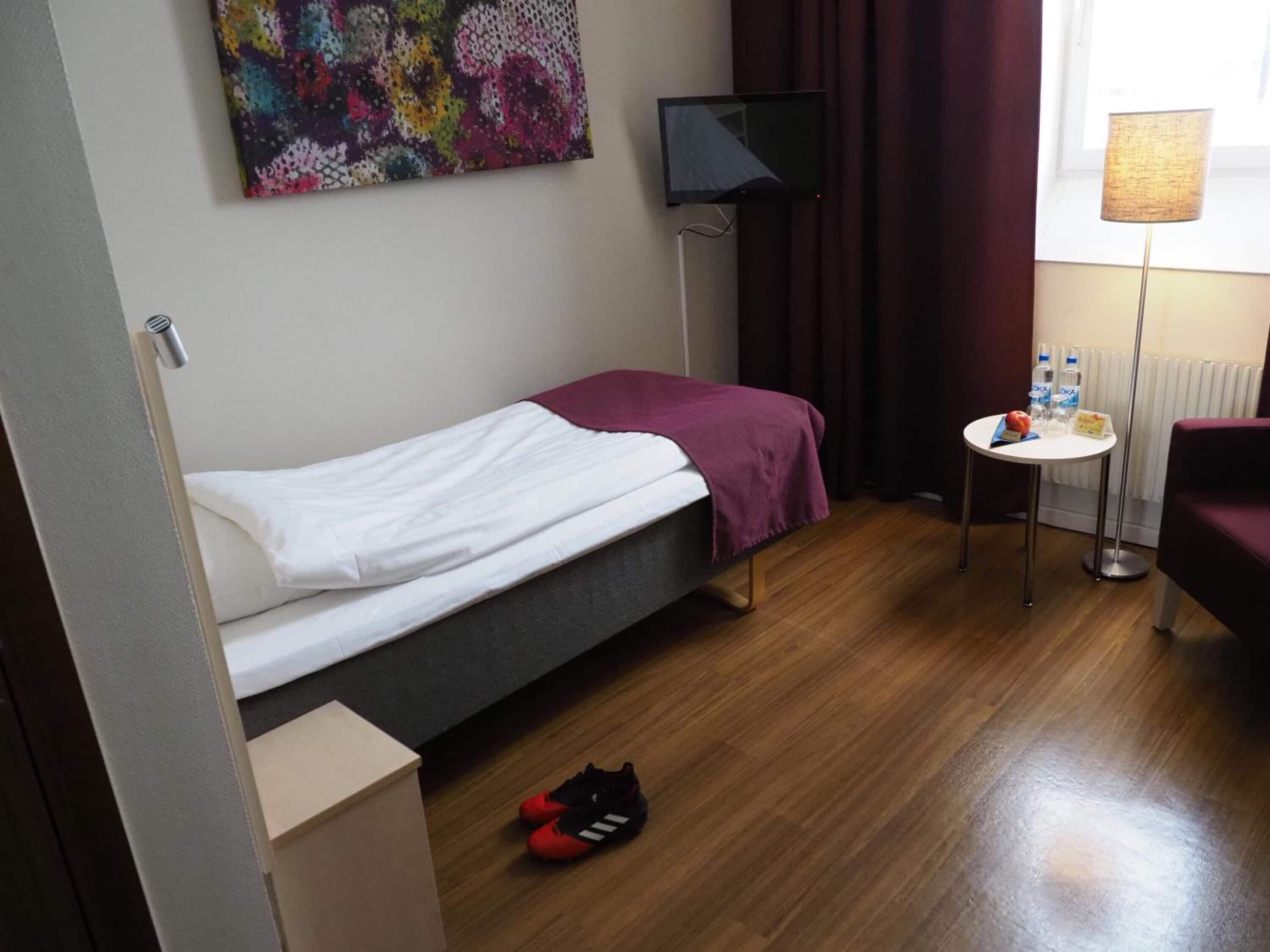 1 bedroom, desk, free wifi, bed sheets