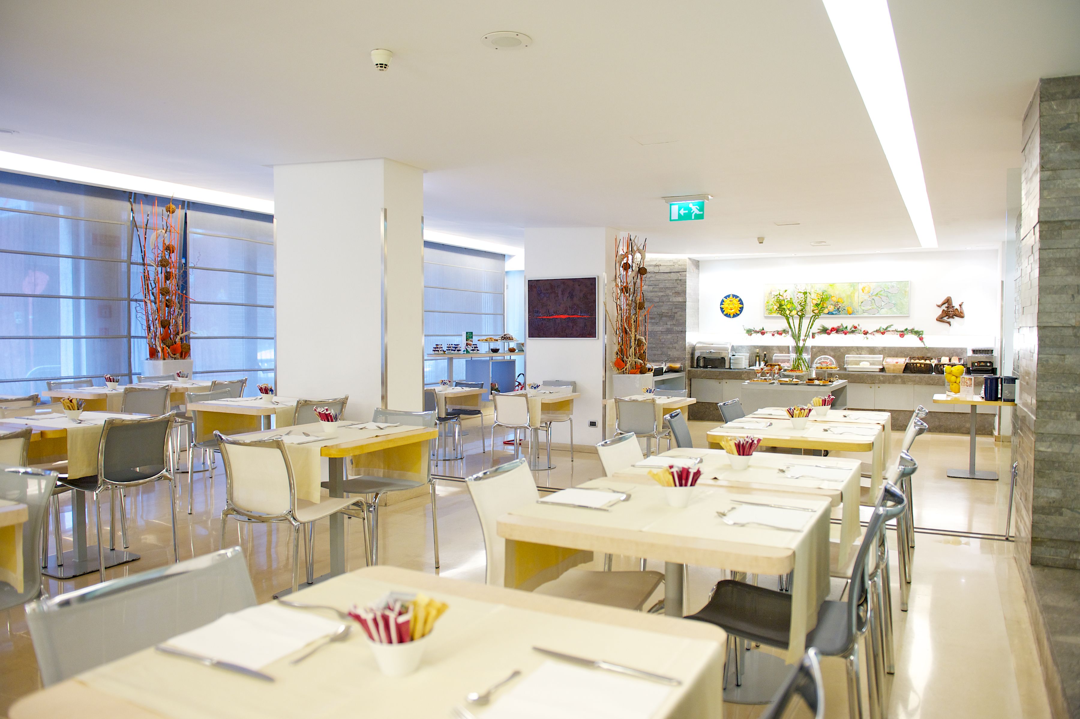 Desayuno buffet diario (EUR 7 por persona)