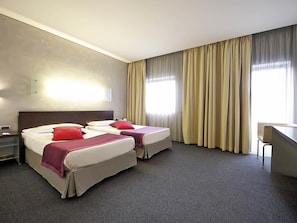 Standard Twin Room, 2 Twin Beds | Premium bedding, minibar, in-room safe, desk