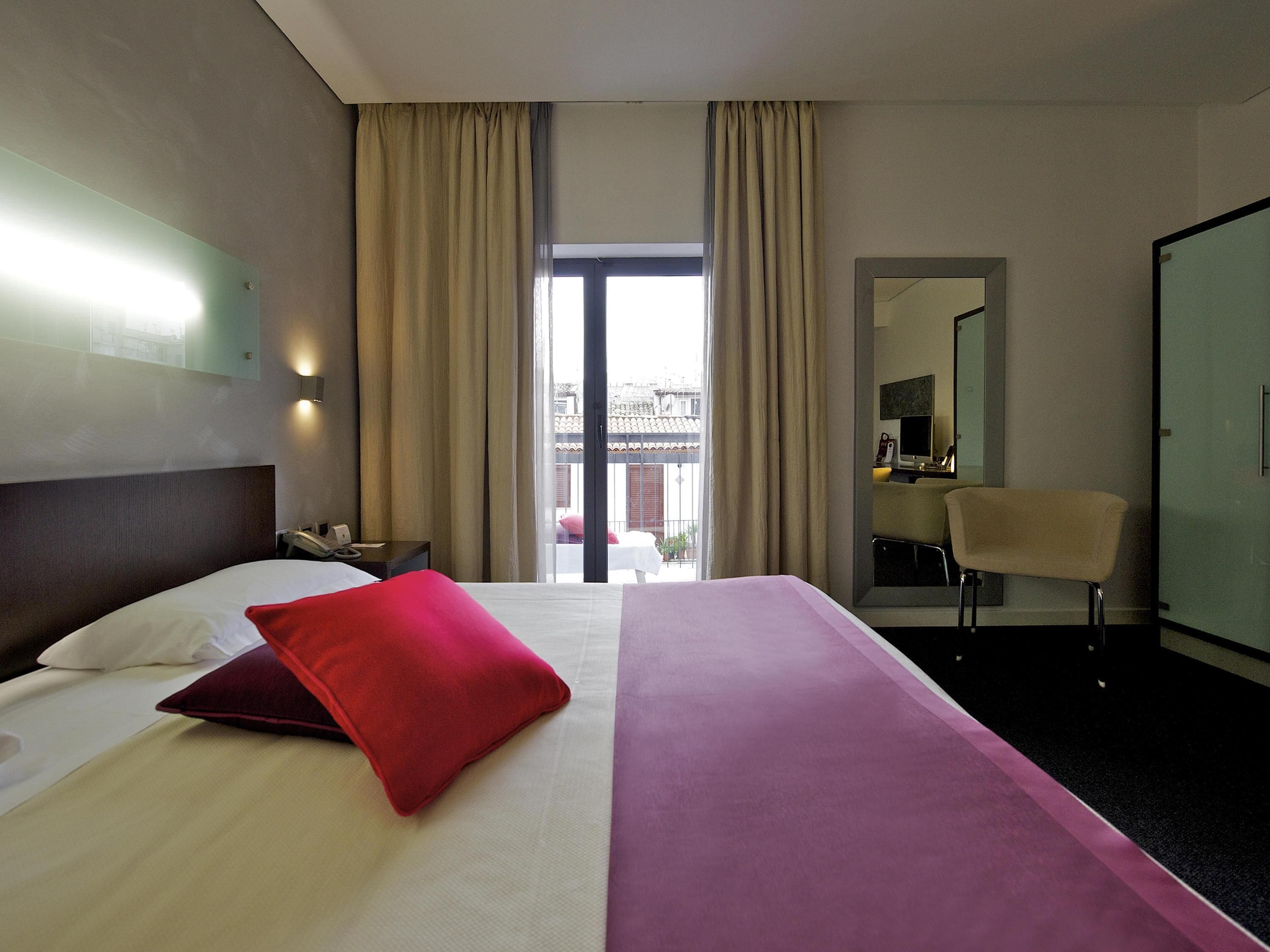 Habitació doble estàndard, 1 llit doble | Roba de llit d'alta qualitat, minibar i caixa forta a l'habitació 