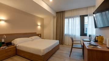 Depéndance matrimoniale in annex building a 90 metri dall'hotel | Hochwertige Bettwaren, Minibar, Zimmersafe, Schreibtisch