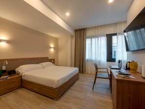 Depéndance matrimoniale in annex building a 90 metri dall'hotel | Premium bedding, minibar, in-room safe, desk - Mercure Hotel Palermo Centro (Palermo)