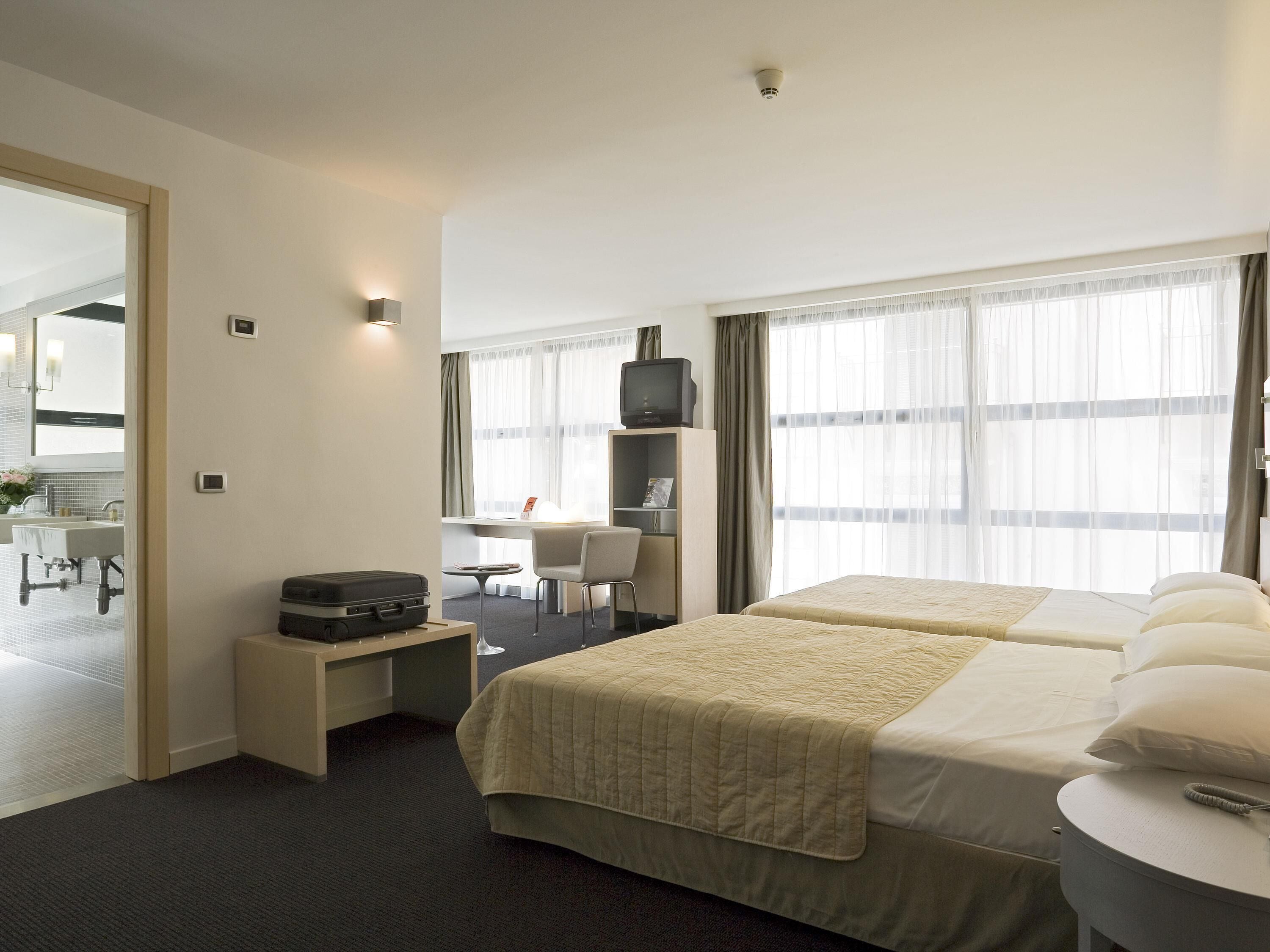 Superior-Doppelzimmer, 2 Doppelbetten | Hochwertige Bettwaren, Minibar, Zimmersafe, Schreibtisch
