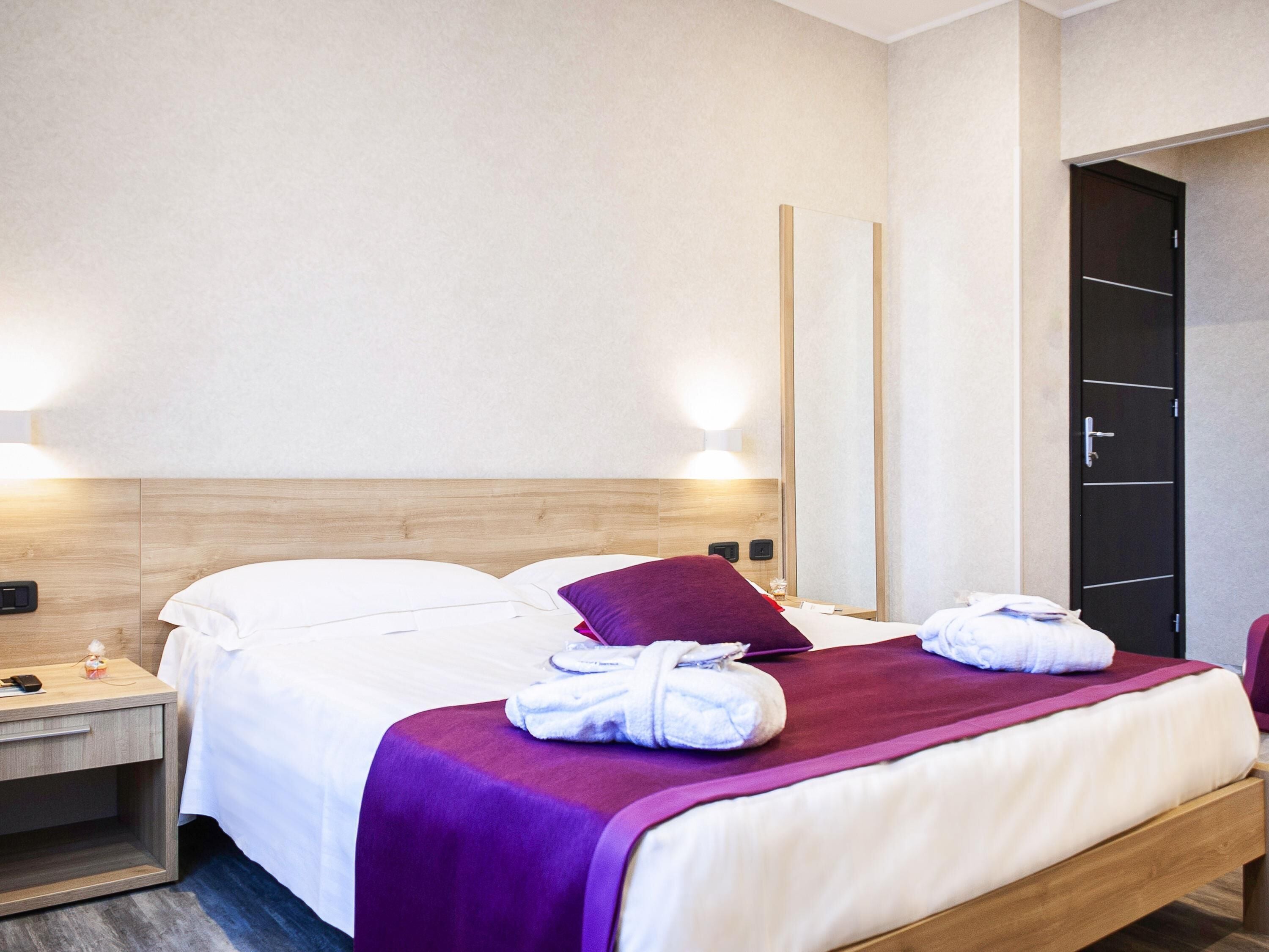 Hochwertige Bettwaren, Minibar, Zimmersafe, Schreibtisch