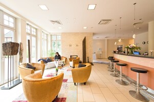 Área de estar no saguão