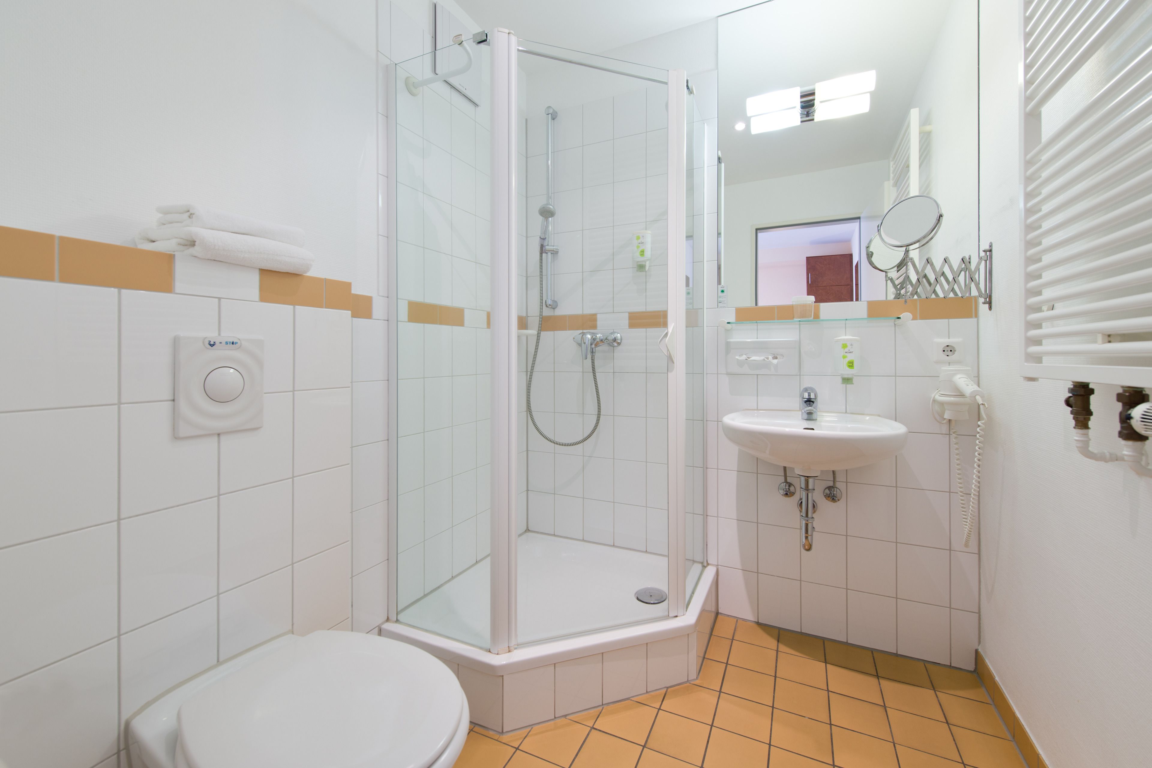 business single room | bathroom | eco-friendly toiletries, hair dryer, towels
