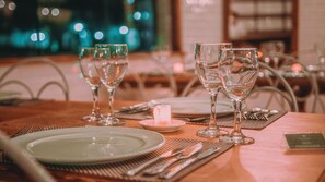4 개의 레스토랑, 아침 식사, 점심 식사 및 저녁 식사 제공