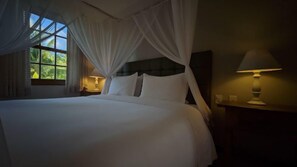 Principal Suíte Frente Piscina Duplo Cama Casal | 미니바, 객실 내 금고, 각각 다른 스타일의 인테리어, 암막  커튼