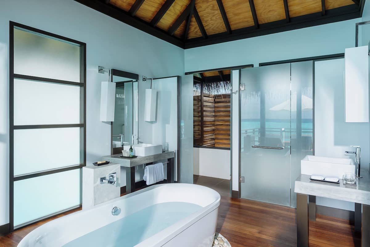 Water Villa | Baño | Regadera, regadera tipo lluvia, amenidades de baño gratuitas