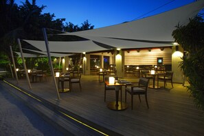 5 restaurants, breakfast, lunch, dinner served; African cuisine  - Niva Velassaru Maldives (Velassaru)
