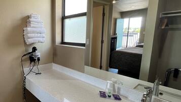 Queen with 2 Queen Beds (No Pets) | Bathroom | Combined shower/tub, free toiletries, hair dryer, towels