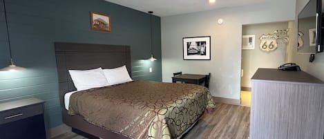 Single Queen (No Pets) | Desk, free WiFi, bed sheets