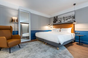 Hypo-allergenic bedding, down duvets, in-room safe, desk - Radisson Blu Hotel, Prague (Prague)