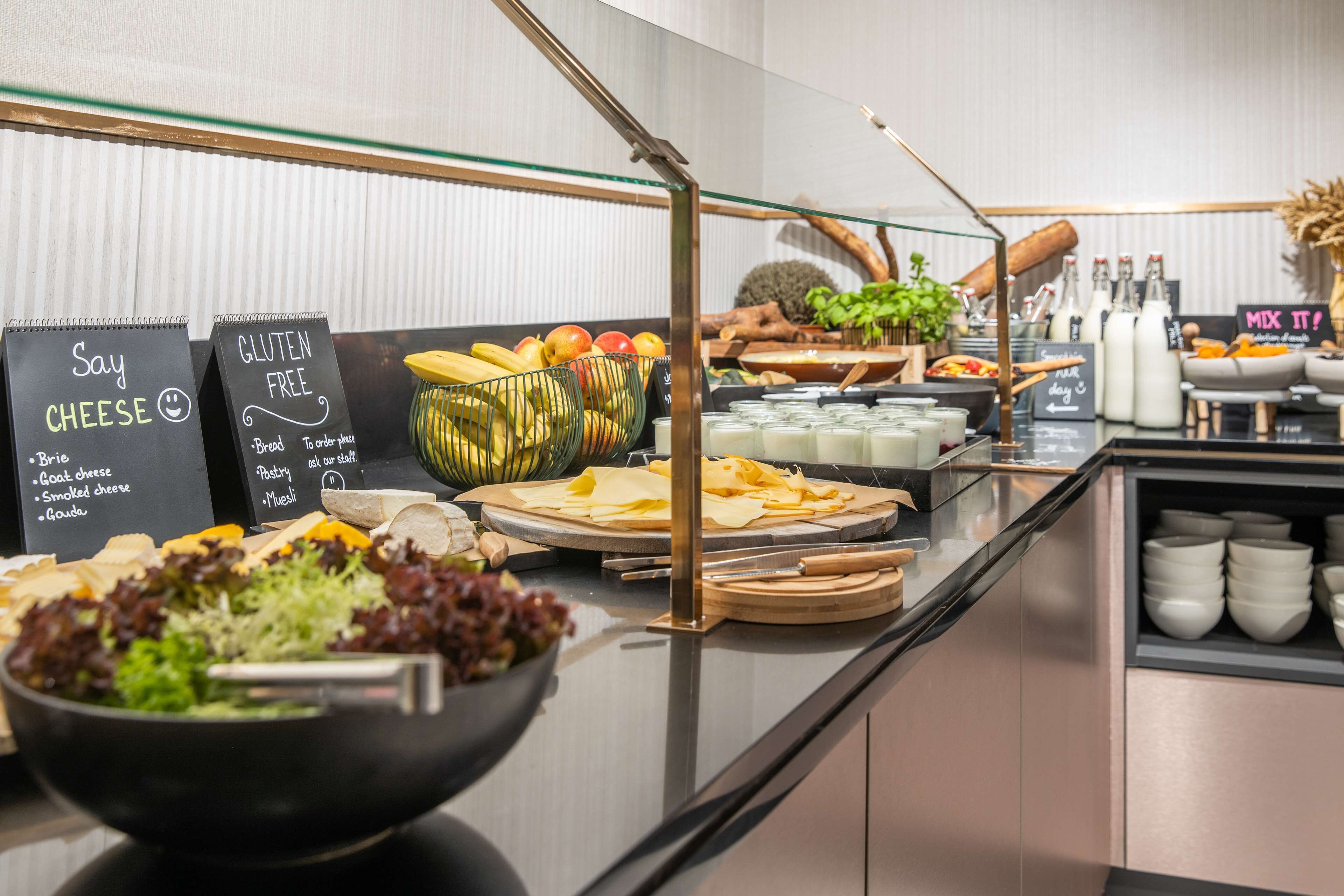 Daily buffet breakfast (CZK 670 per person)