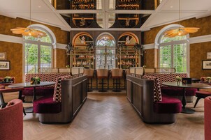 2 か所のバー / ラウンジ