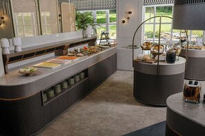 Daily buffet breakfast (EUR 21.50 per person)
