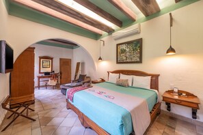 Superior Room, 1 King Bed | Premium bedding, down comforters, in-room safe, individually decorated - Casa De Sierra Azul (Oaxaca)