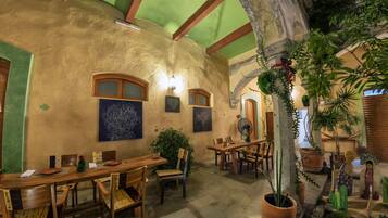 Lunch and dinner served