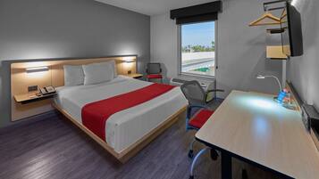 Copriletto in piuma, una scrivania, ferro/asse da stiro, Wi-Fi gratuito