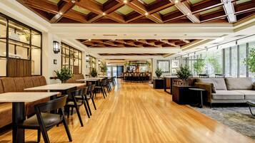 2 restaurants, breakfast, lunch, dinner served; international cuisine