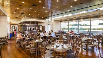 Desayuno buffet incluido todos los días