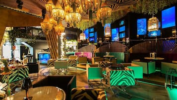 4 bar/lounge, bar a bordo piscina