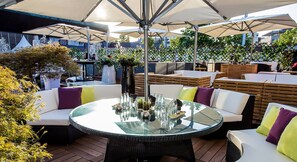 4 bars/lounges, poolside bar - Hotel Marinela Sofia (Sofia)