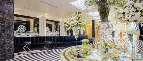 Coin salon dans le hall