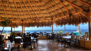 2 restaurantes; se sirven desayunos
