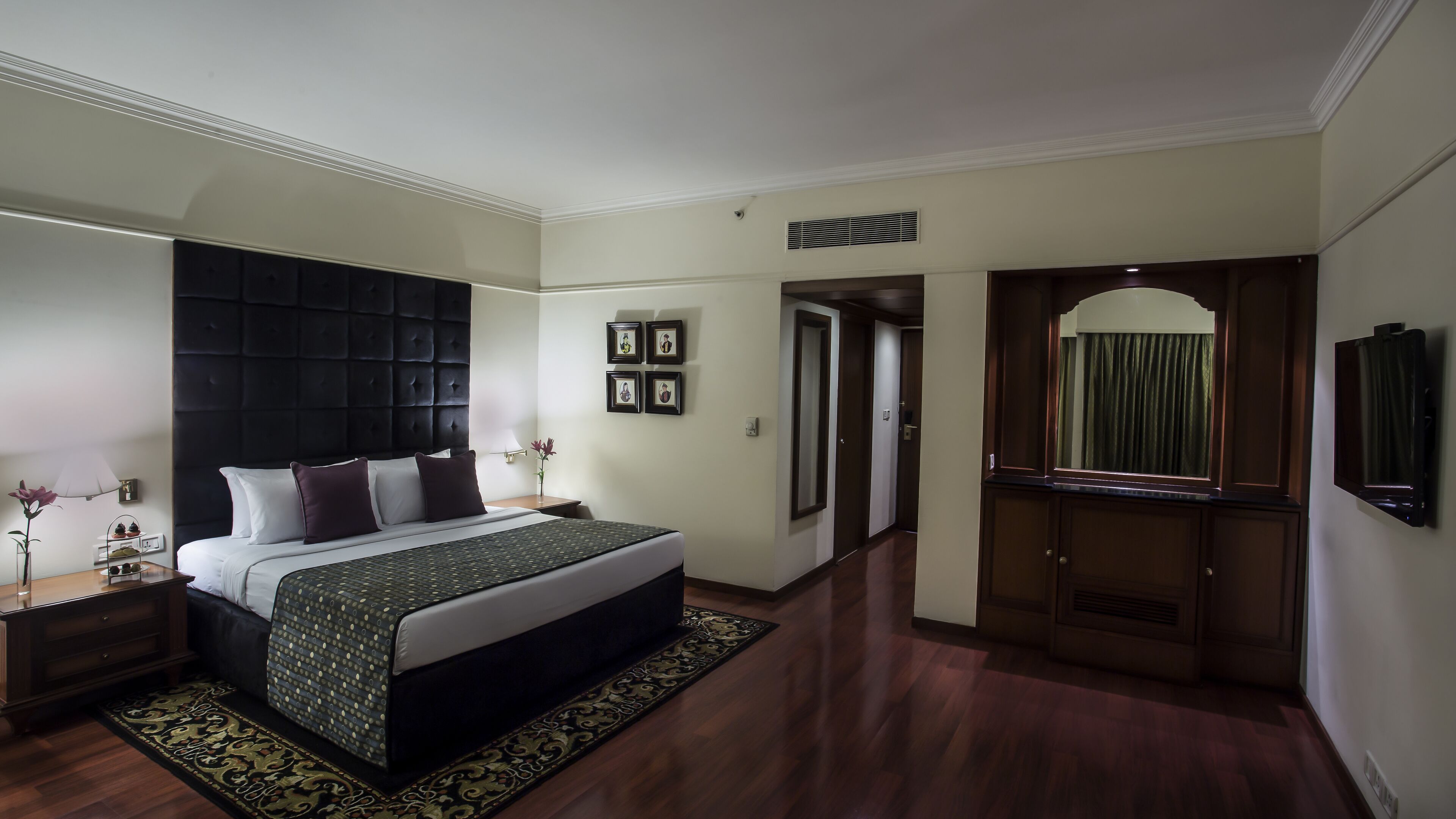 deluxe room, 1 bedroom, city view | premium bedding, memory-foam beds, minibar, in-room safe