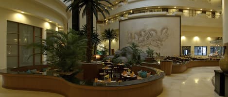 4 restaurantes; se sirven desayunos