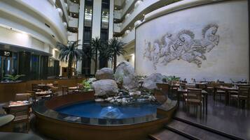 4 restaurants, serveren ontbijt