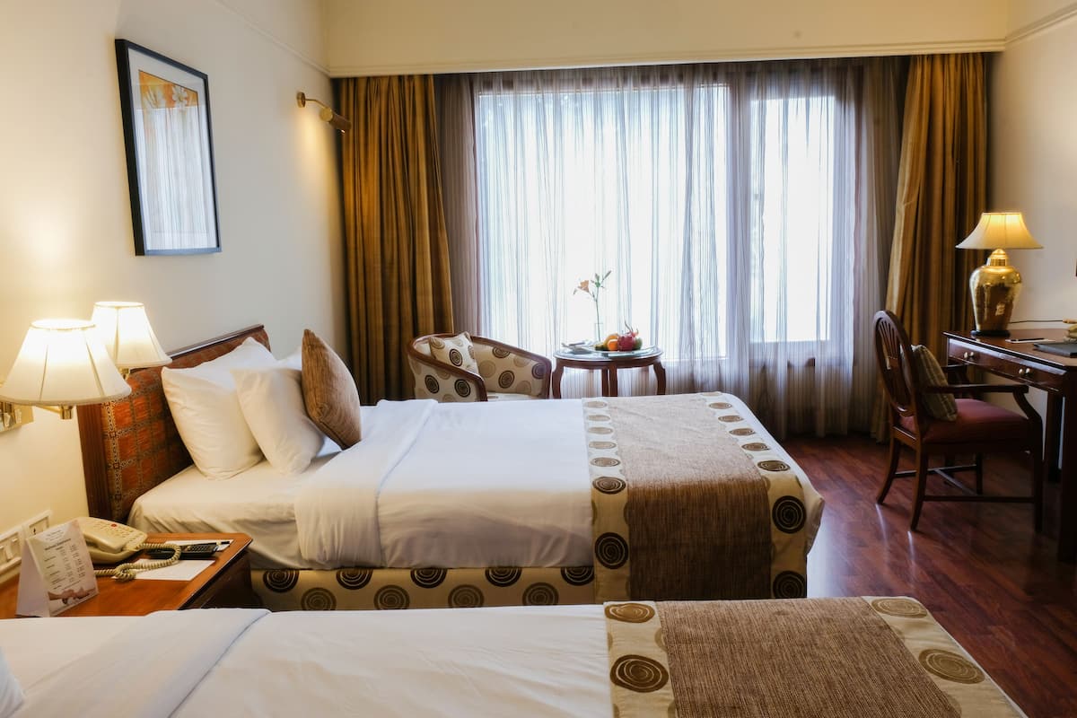 Residency, Kamer, 2 eenpersoonsbedden, uitzicht op stad | 1 slaapkamer, luxe beddengoed, bedden met traagschuimmatras, een minibar