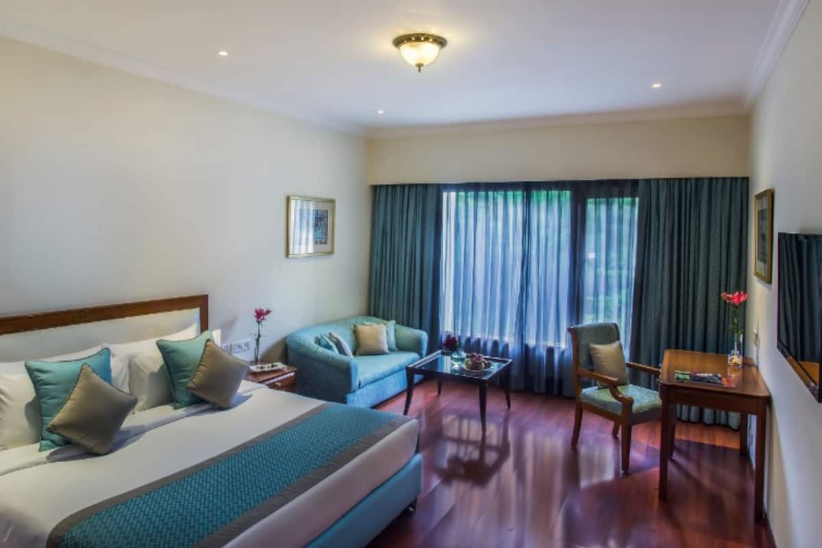 Superior kamer, 1 kingsize bed, uitzicht op stad | 1 slaapkamer, luxe beddengoed, bedden met traagschuimmatras, een minibar