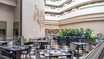 2 restaurants, breakfast served