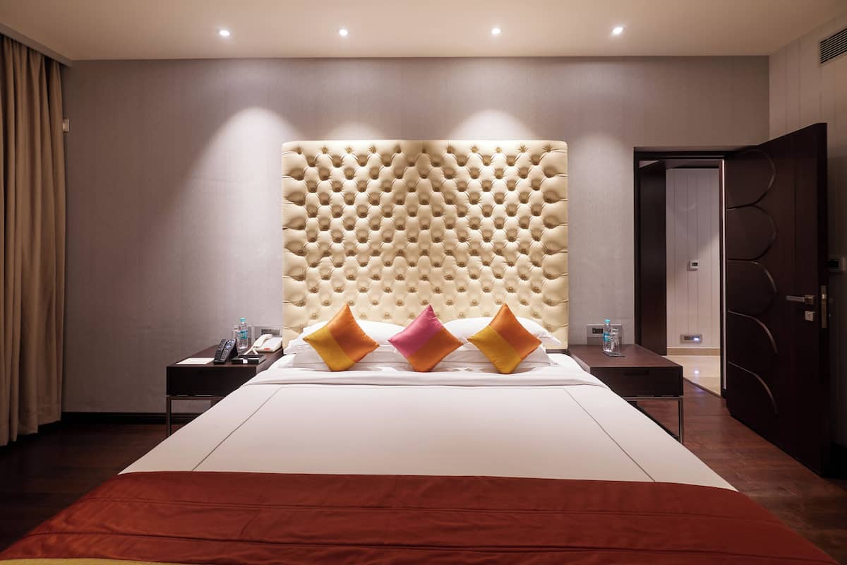 Luxury Suite | 1 kamar tidur, seprai premium, busa memori, dan brankas